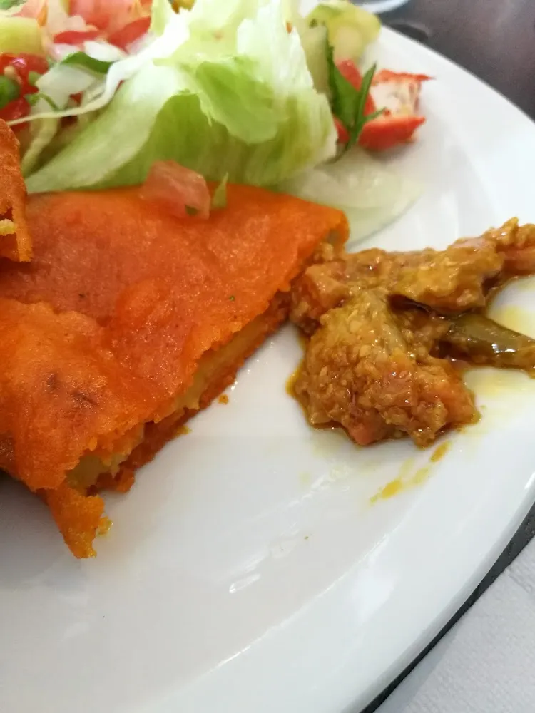 Beignet D'aubergines À la Farine de Tapioka Et Sause Piquante